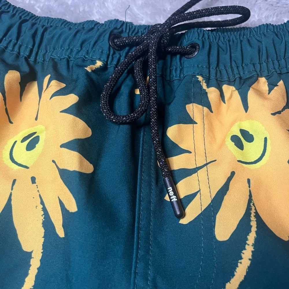 NEFF Men's Smiley Daisy Daily Hot Tub swim Board Shorts Small - Picture 2 of 8